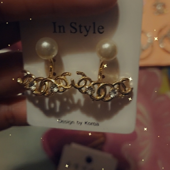 Earings $15 a pair - Picture 13 of 16